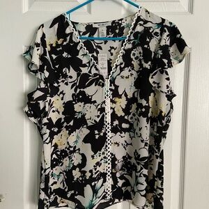 Ladies dress top with flowy sleeves.